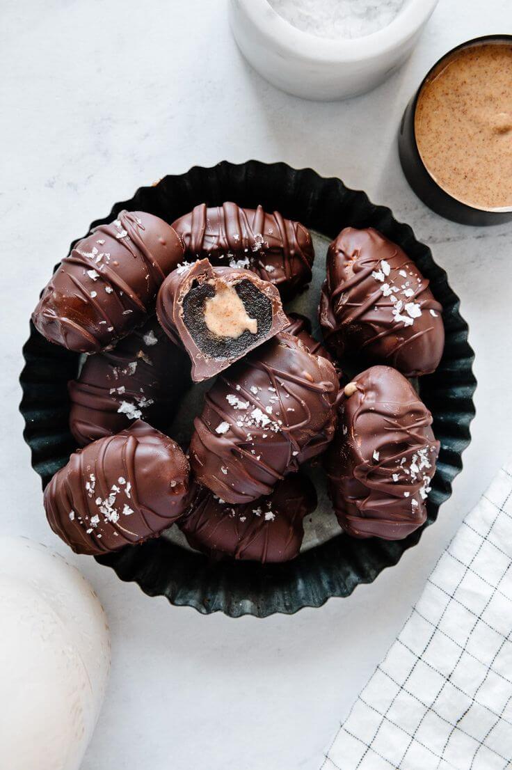 ChocolateCoveredDatesStuffedwithAlmondButter_8oj8g_736
